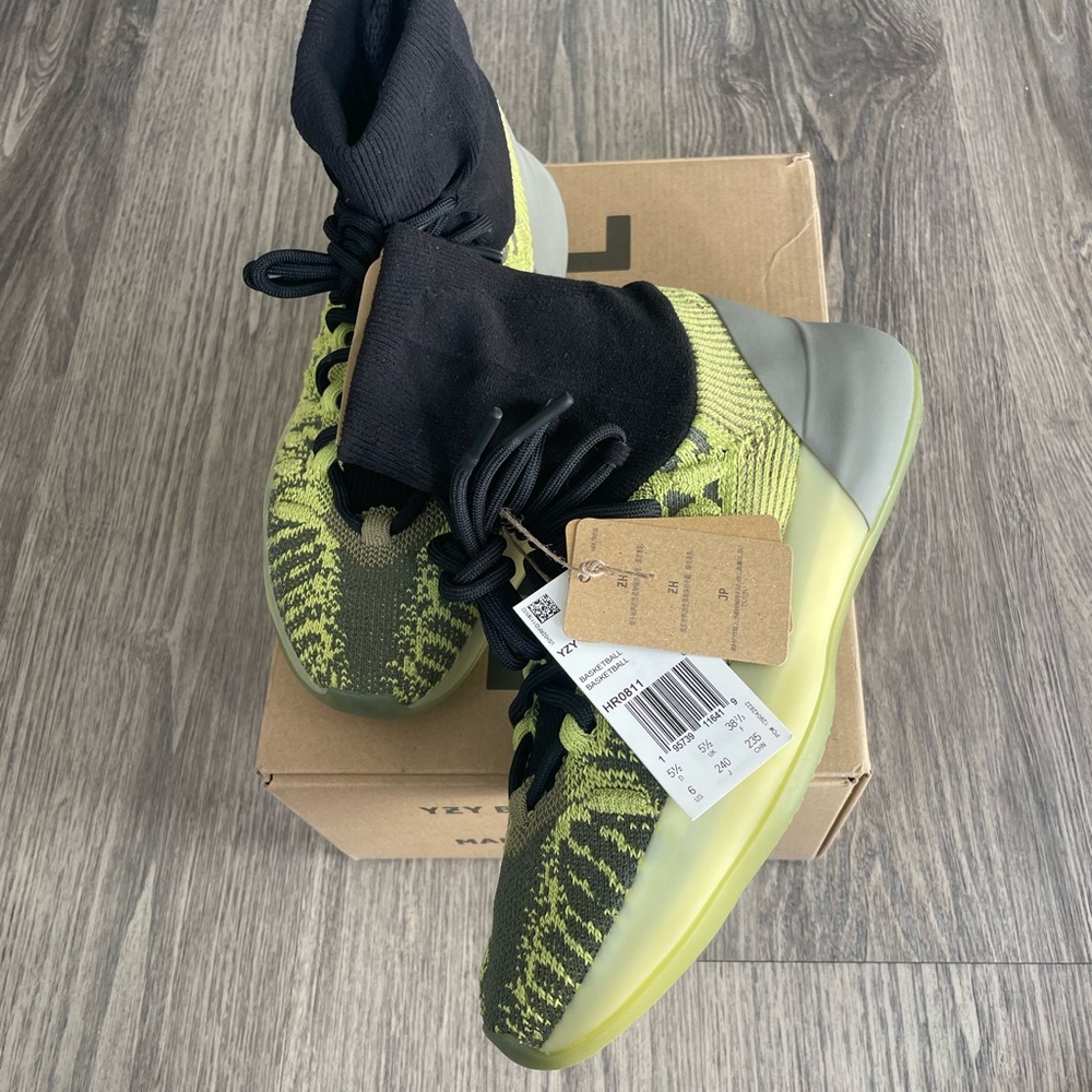 YEEZY BASKETBALL KNIT “Glow” WILLING TO SWAP